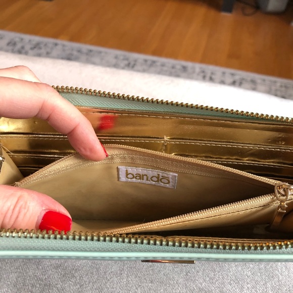 ban.do wallet Turquoise Aqua shiny vinyl with gold zipper & interior - Picture 3 of 4